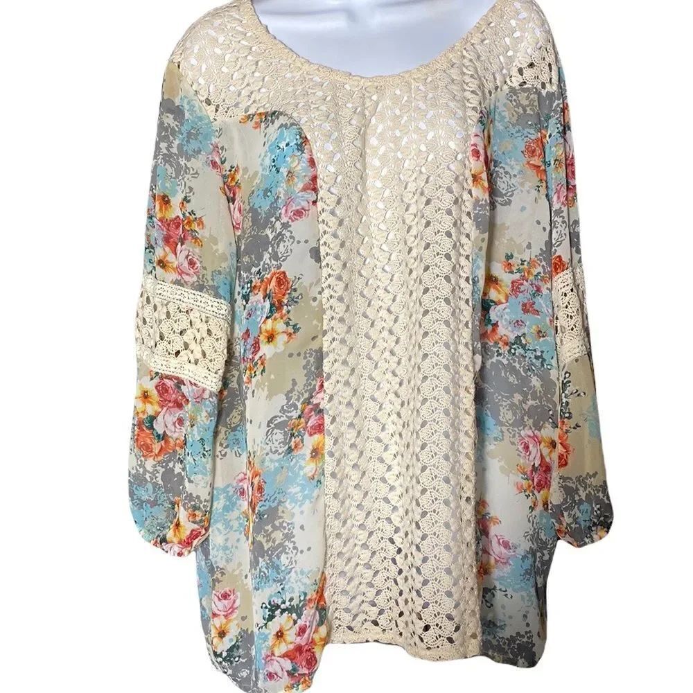 Cal Style size XL Floral Blouse with Crochet Trim